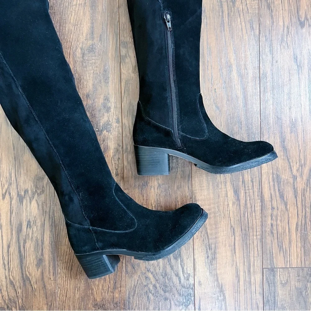 Vince Camuto gorgeous tall